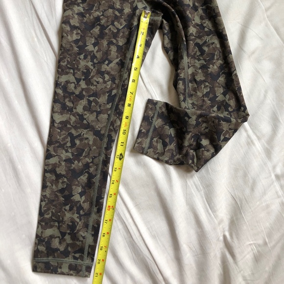 (2) Lululemon wunder under fold over or high waist crop - Picture 5 of 5
